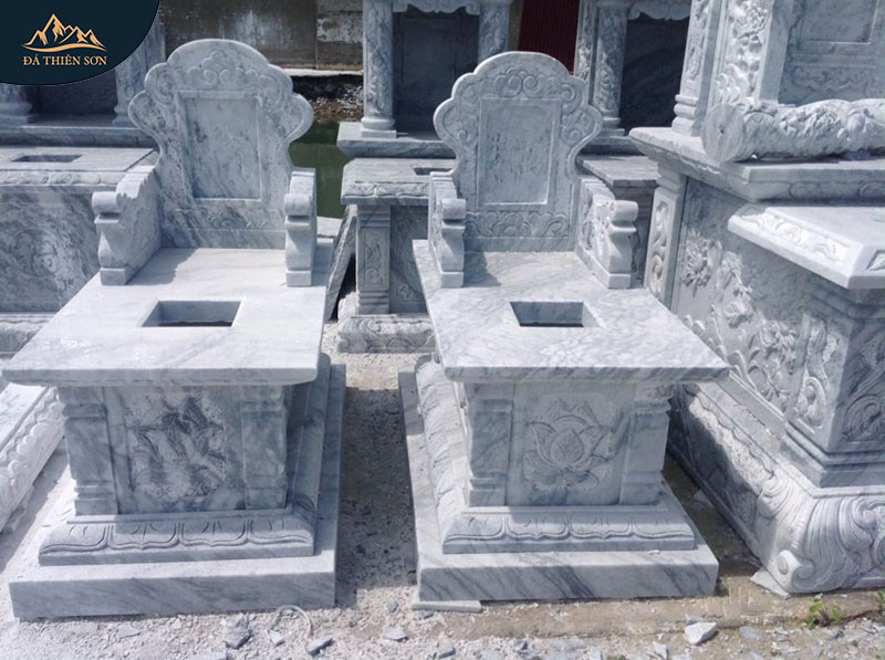 Lăng mộ đá trắng tại Đá Thiên Sơn