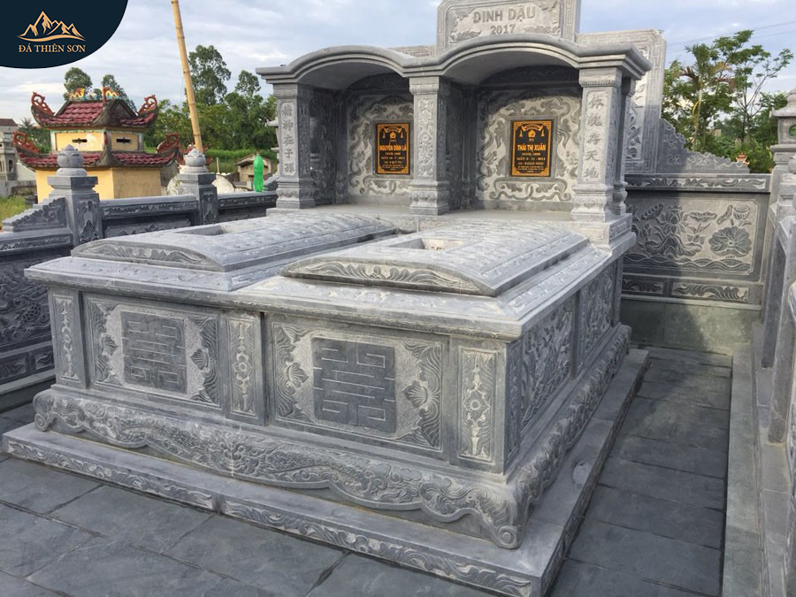 Lăng mộ được sơn cần thể hiện sự trang trọng