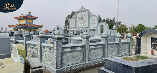 Cách bố trí đồ thờ đá trong khu lăng mộ gia đình