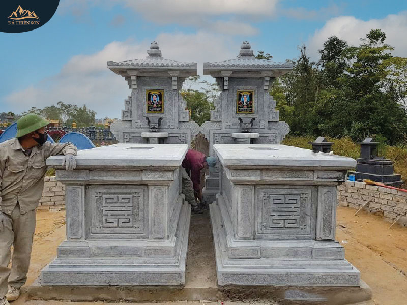 Sản phẩm mộ đá một mái giao cho khách tại Đá Thiên Sơn