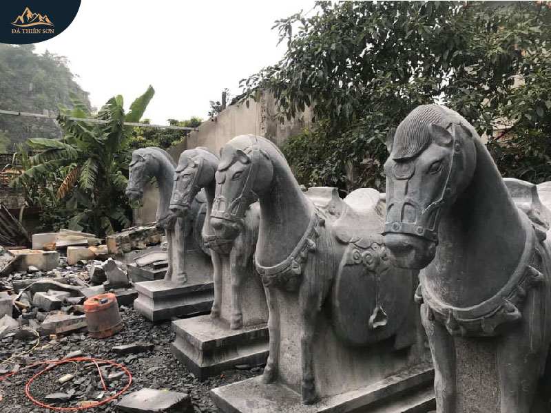 Những tác phẩm ngựa đá điêu khắc từ Đá Thiên Sơn