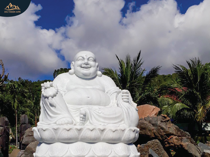 Phật Di Lặc được trưng bày với mục đích phong thủy