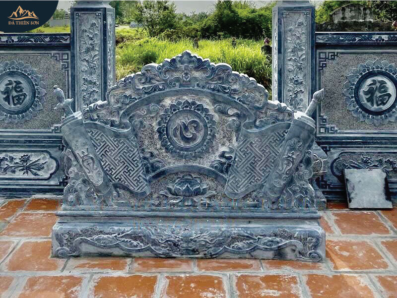 Cuốn thư lăng mộ đá xanh, khắc chữ Tâm bằng hán tự