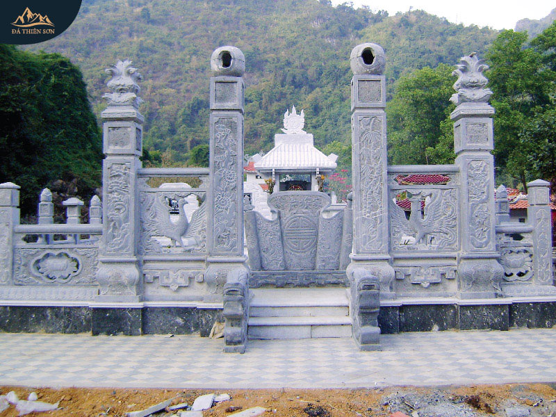 4 cột cổng khu lăng mộ bằng đá tự nhiên nguyên khối