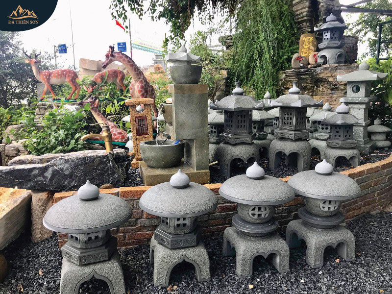 Mẫu đèn đá thiết kế cho sân vườn Nhật Bản, làm từ đá xanh đen Thanh Hóa