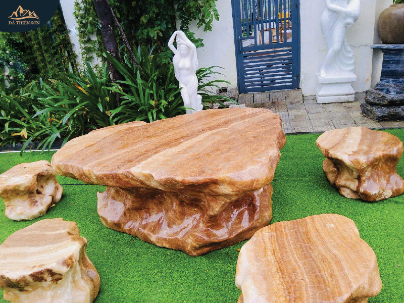 Bàn và ghế sân vườn bằng đá vân gỗ tự nhiên