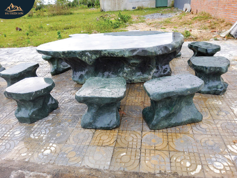 Bộ bàn 10 ghế bằng đá marble tự nhiên dùng trong sân vườn