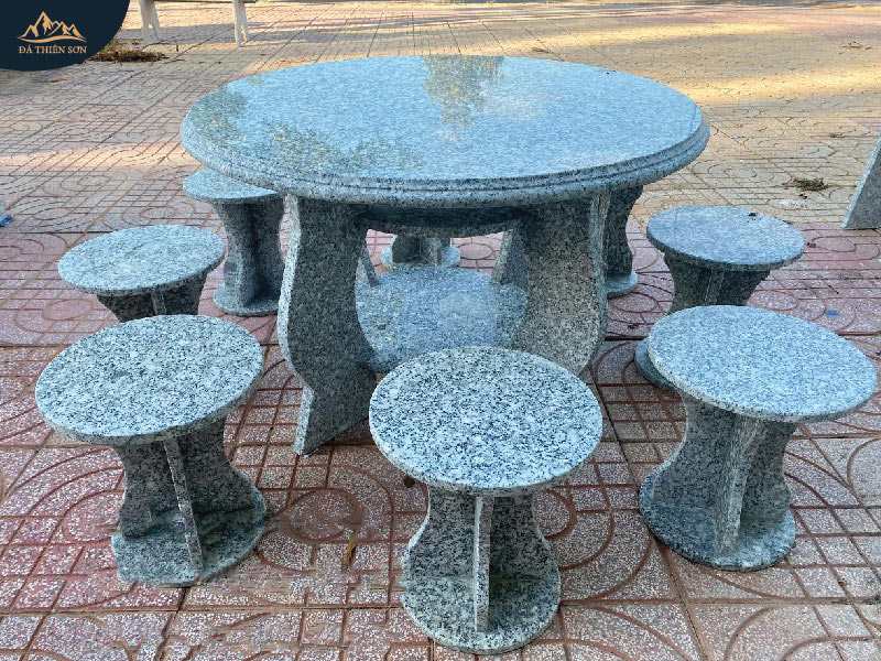 Bộ bàn ghế đá granite tự nhiên dáng tròn đẹp