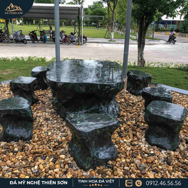 Bàn ghế sân vườn bằng đá cẩm thạch xanh tự nhiên
