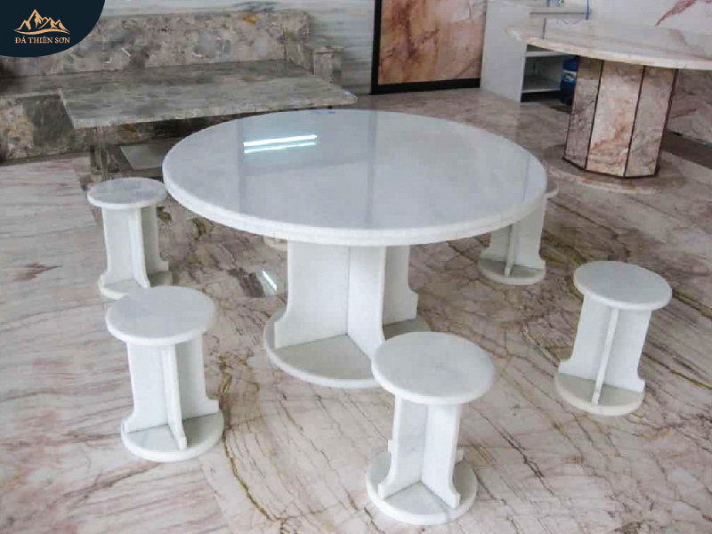 Bộ bàn ghế đá cẩm thạch tròn màu trắng tinh tế