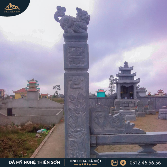 Tượng nghê - linh vật thuần Việt đặt trên đỉnh cột cổng đá lăng mộ