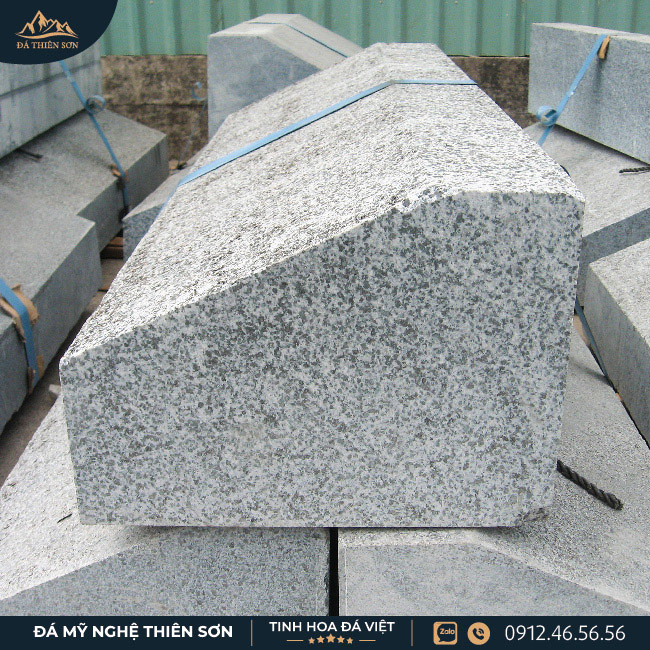 Khối đá bó vỉa granite cao cấp