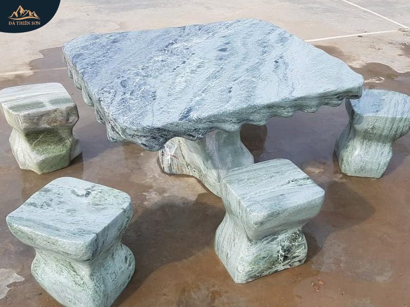 Bộ bàn ghế đá cẩm thạch màu trắng xanh tinh tế, thanh nhã
