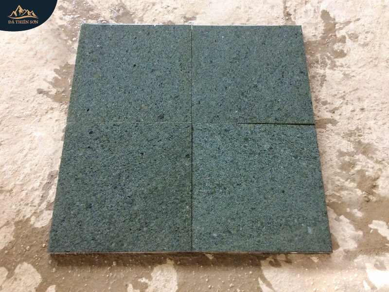 Đá granite xanh rêu lát sân vườn, kích thước vuông
