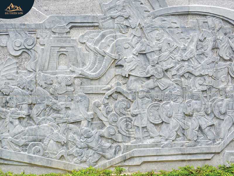 Bức phù điêu bằng đá tự nhiên tại khu di tích lịch sử ở Thanh Hóa