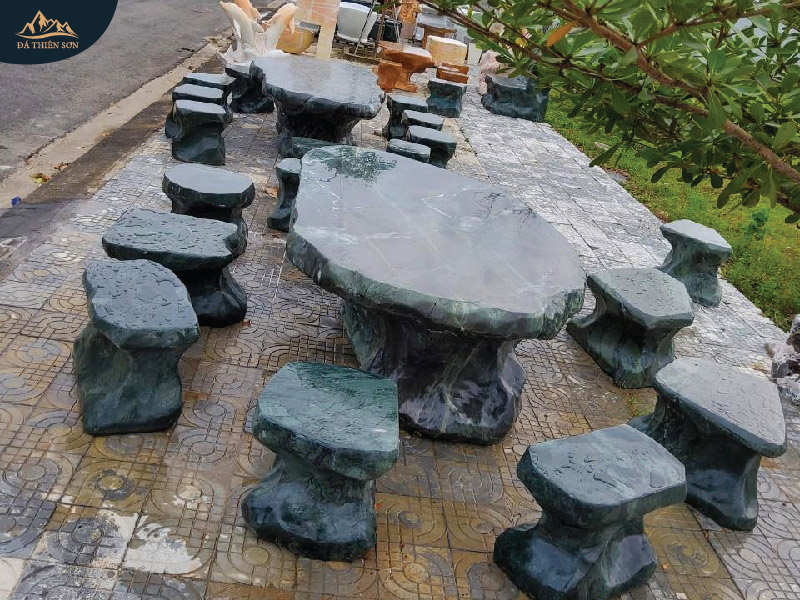 Những bộ bàn ghế bằng đá cẩm thạch xanh cho gia chủ mệnh Mộc và Hỏa