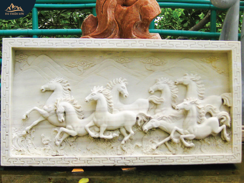 Tranh điêu khắc bằng đá trắng, hình ảnh 8 con ngựa