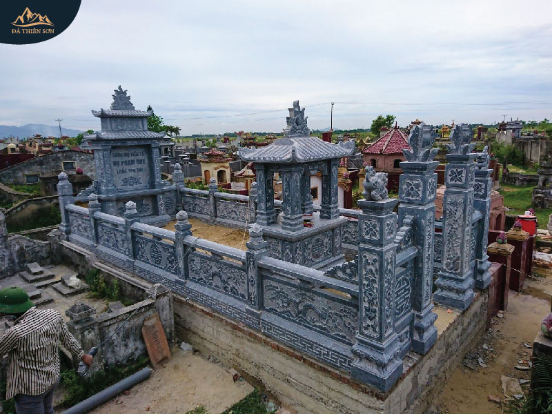 Toàn cảnh khu lăng mộ bằng đá xanh đen Ninh Bình
