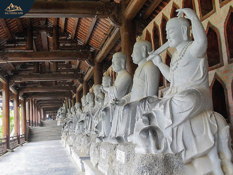 Bộ Tượng Thập Bát La Hán bằng đá trong chùa Bái Đính