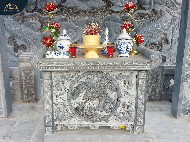 Bàn lễ đá ngoài trời đẹp, dùng trong đền miếu, đình chùa