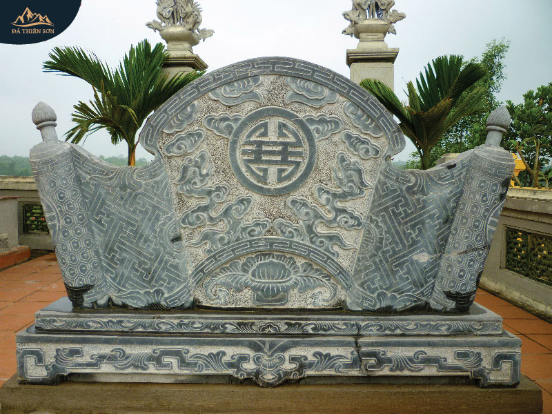 Thân cuốn thư điêu khắc hoa văn chữ Thọ và Ngũ Phúc bằng vân mây