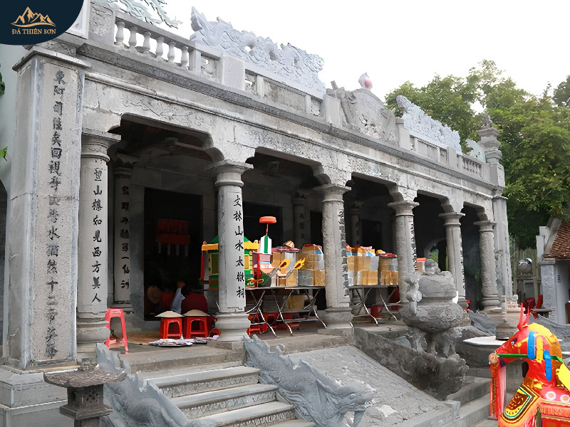 Ngôi đền trăn năm tuổi thờ vương triều Trần