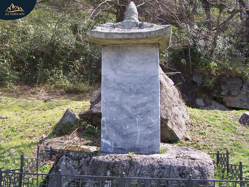 Một ngôi mộ đá cổ hàn quốc